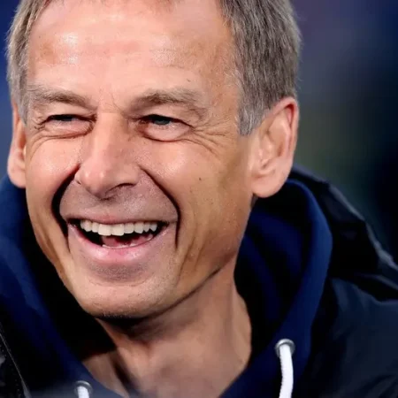 Coreia do Sul encerra contrato com Jürgen Klinsmann após frustração na Copa da Ásia