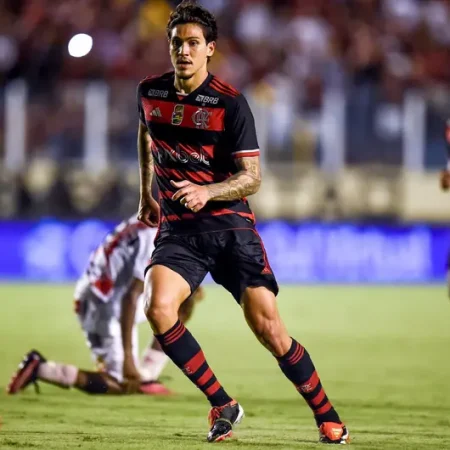 Veículo de alto padrão de Pedro, jogador do Flamengo, é furtado no Rio de Janeiro