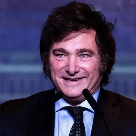 Declarações do presidente argentino sobre Messi e Maradona geram controvérsia