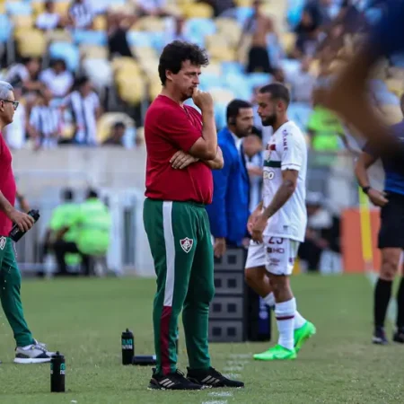 Descontentamento de Diniz com o desempenho do Fluminense é evidente após derrota