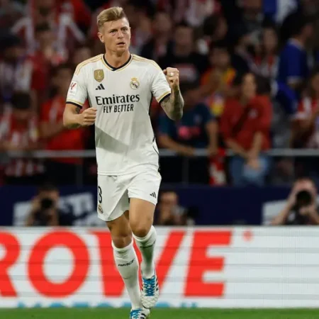 Toni Kroos estabelece prazo para decisão sobre renovação com Real Madrid