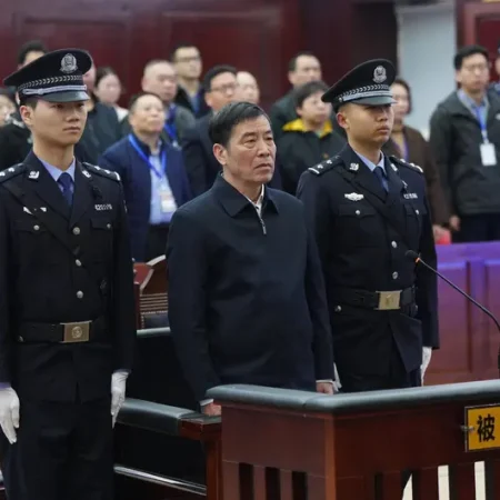 Ex-líder da federação de futebol da China recebe sentença de prisão perpétua