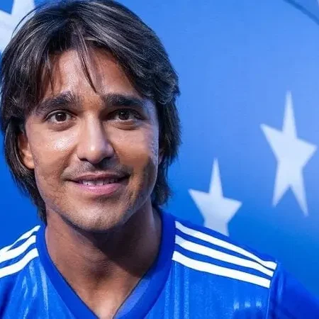 Retorno Triunfal de Marcelo Moreno ao Cruzeiro para Partida de Despedida