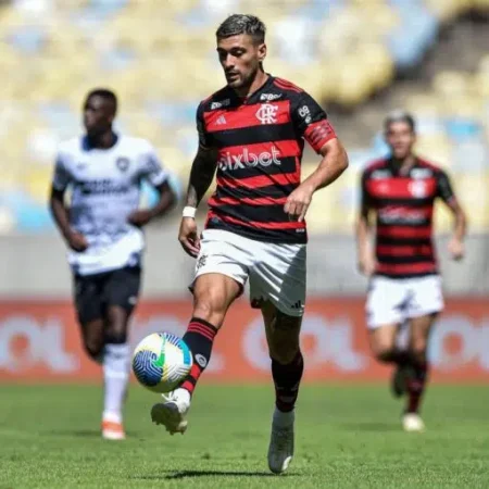 Flamengo Encara Desfalques Significativos com Lesões de Arrascaeta e Pulgar
