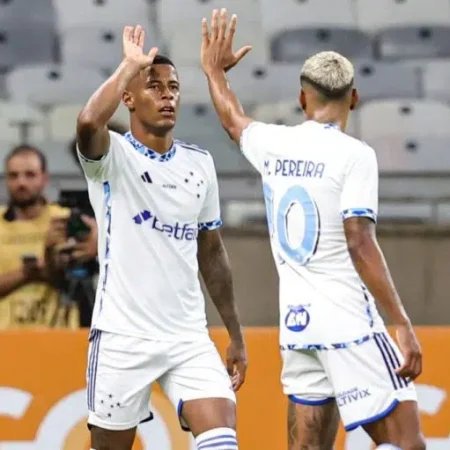 Cruzeiro supera Vitória no Mineirão pelo Campeonato Brasileiro