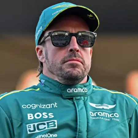 Fernando Alonso comemora evolução da Aston Martin e seu futuro ambicioso na F1