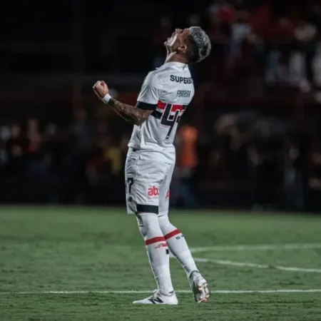 São Paulo conquista primeira vitória no Brasileirão ao derrotar o Atlético-GO